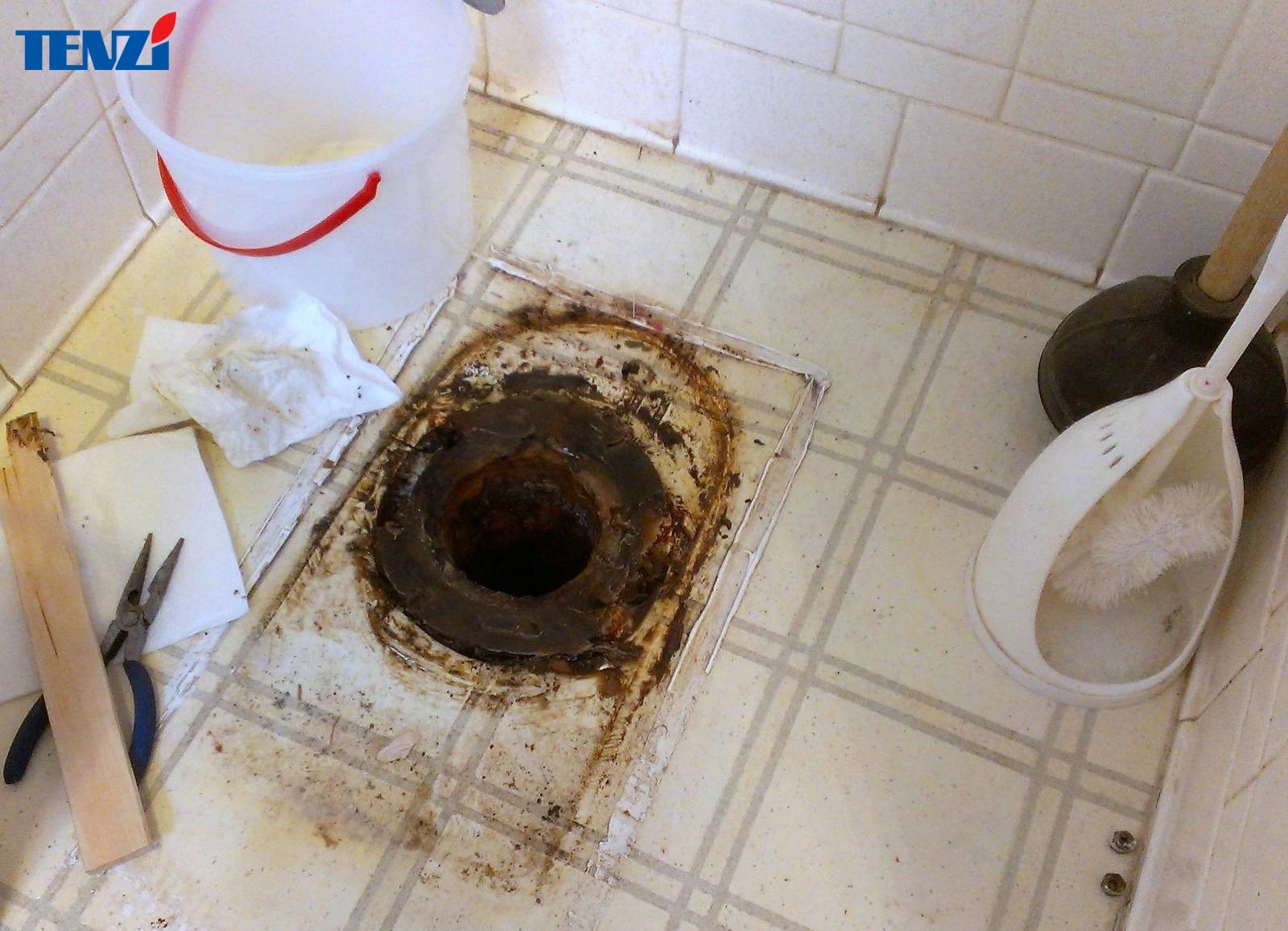 Nếu hệ thống rò rỉ và hư hỏng, nước sẽ xâm nhập vào tường nhà vệ sinh.