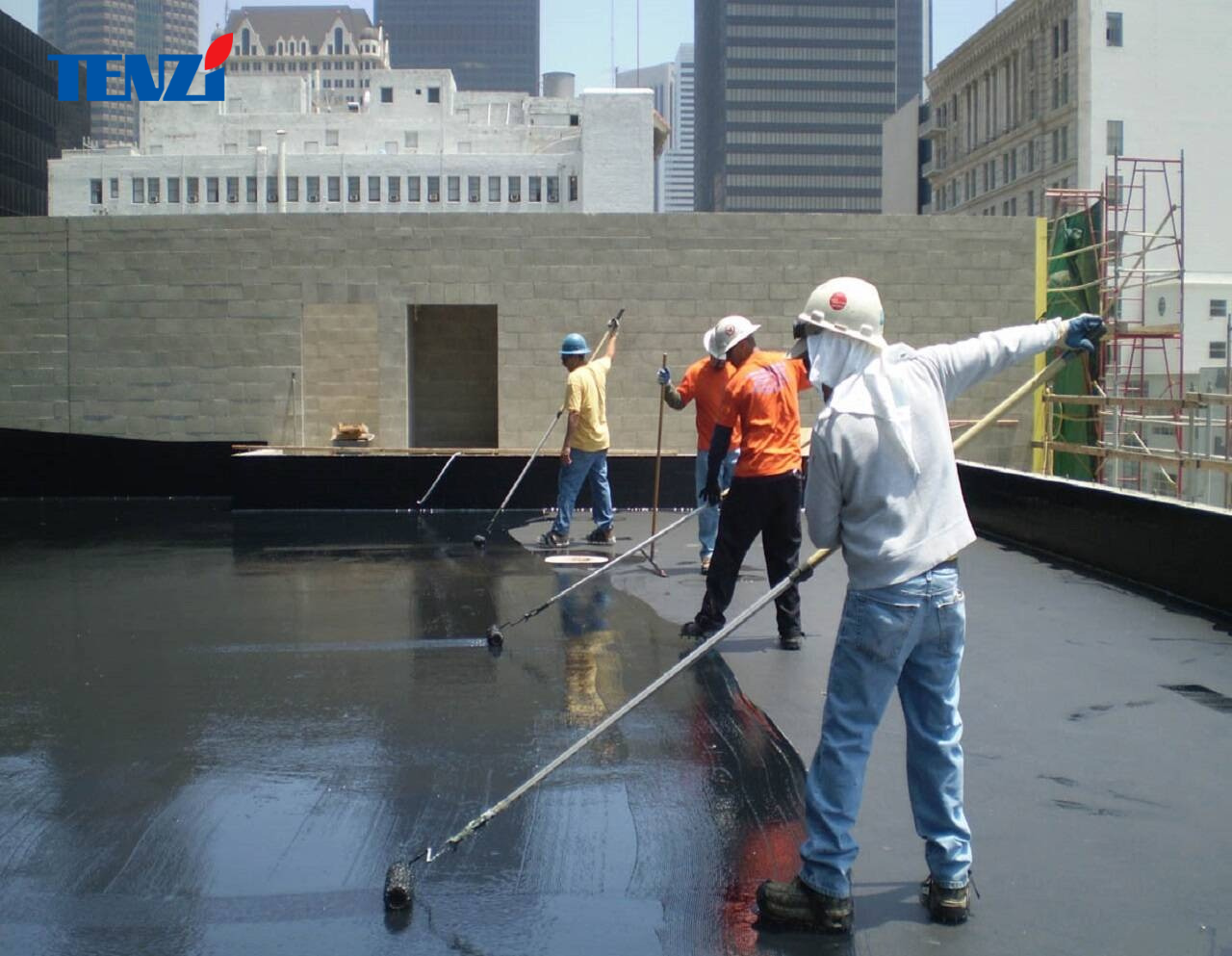 Vật liệu chống thấm sân thượng rất cần thiết cho các công trình đúng không nào?
