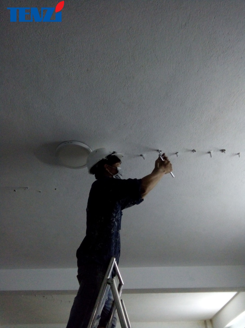 Cách xử lý dột trần nhà bằng phương pháp chống thấm